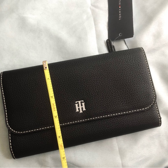 SOLD NWT Tommy Hilfiger Black Wallet - Picture 5 of 6